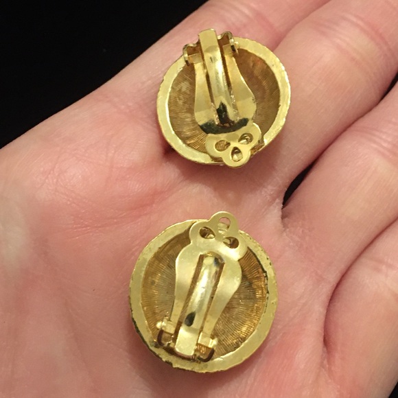 Vintage Gold and White Round Clip On Earrings - Picture 4 of 7